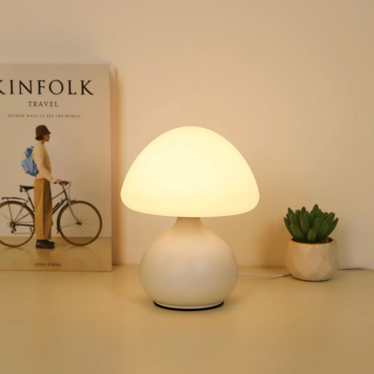 Modern minimalist mushroom table lamp