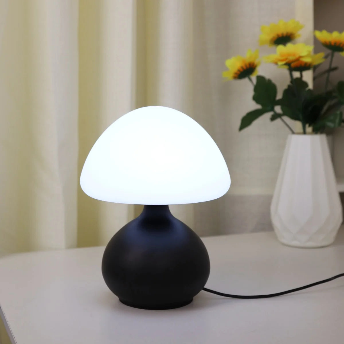 Modern minimalist mushroom table lamp